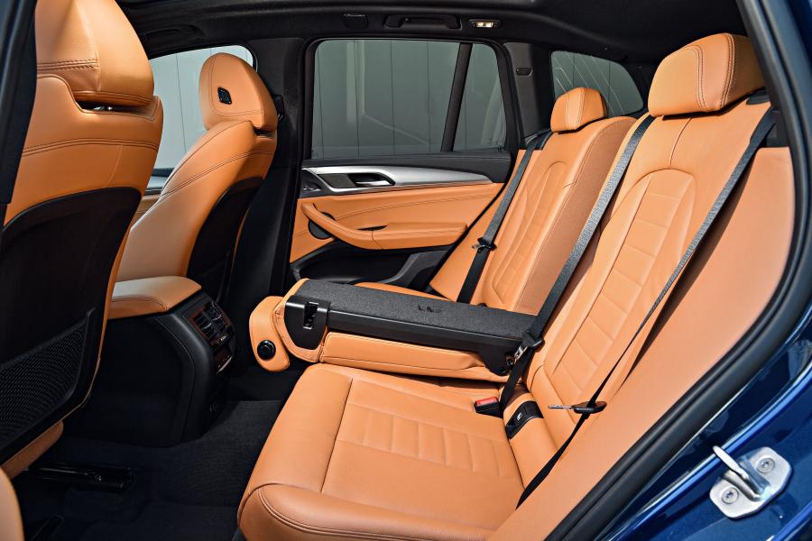 Интерьер BMW X3 M40i (G01) 2017 года  (WW) (фото 16 из 184)